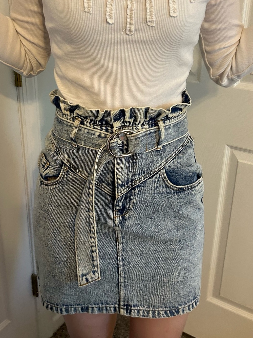 High waisted y2k belt denim light wash skirt buckle included ruffle hem